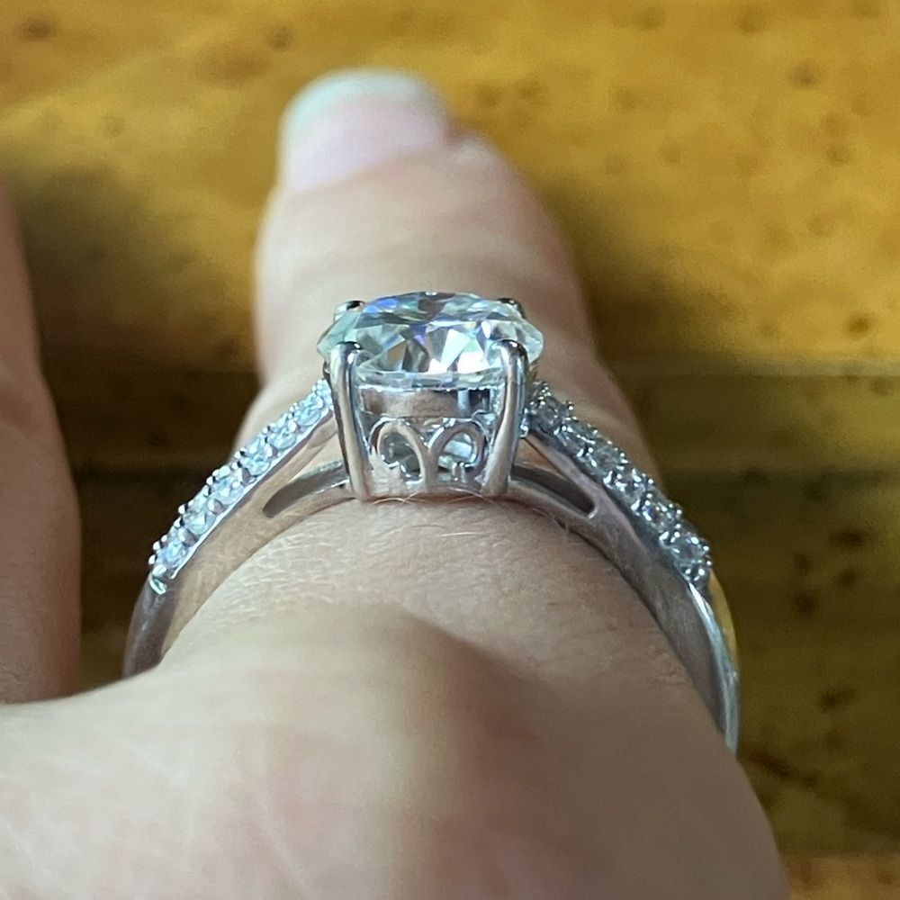 Genuine Moissanite Sterling Silver Ring Size 8 - Picture 2 of 9
